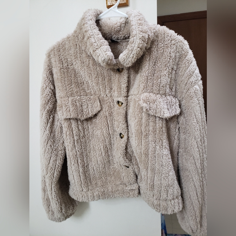 SHEIN Cozy Cropped Fleece Jacket. Women's Size Medium. Tan